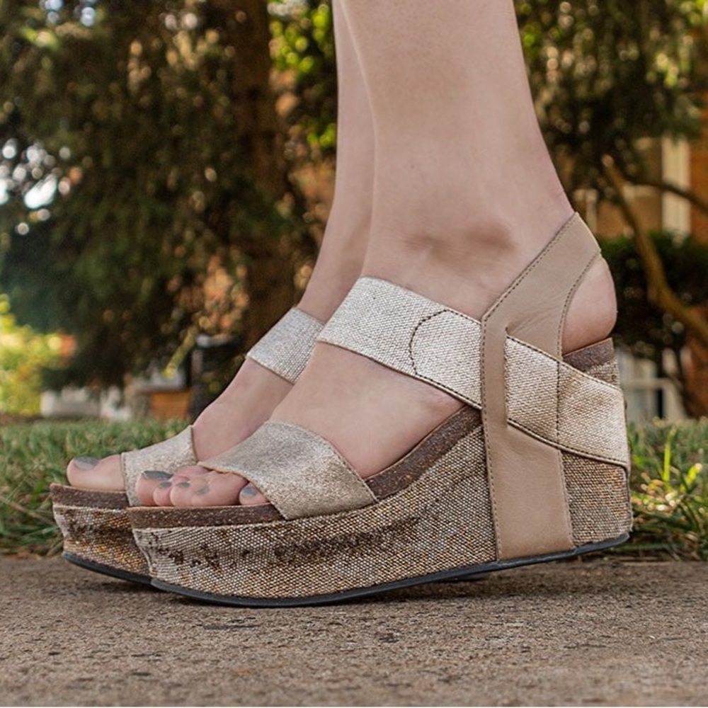 OTBT Metallic Beige Platform Wedge Sandals Size 7